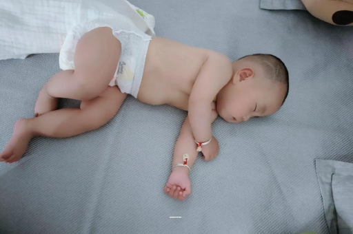 台山孕妇肚子一跳一跳